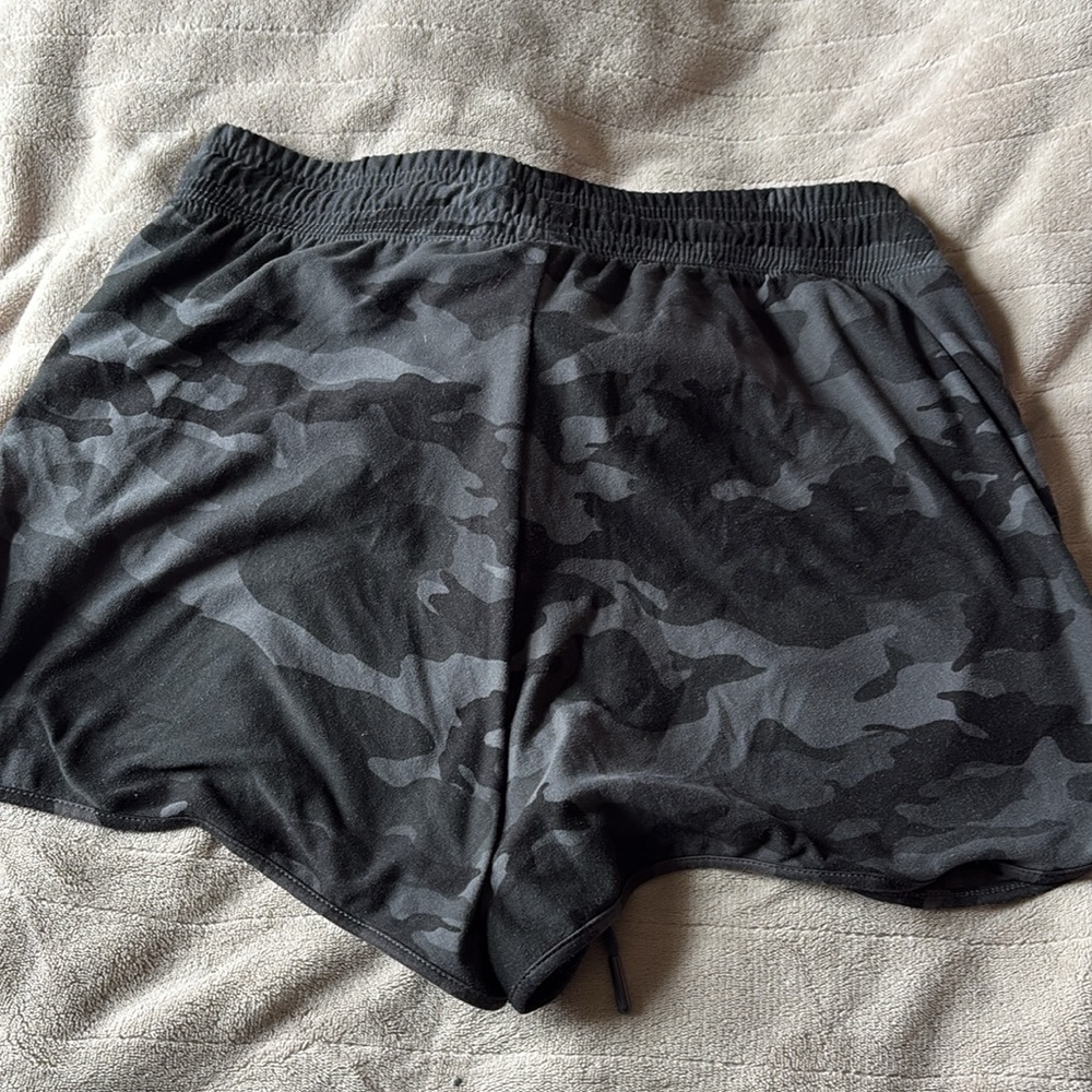 Shorts - Picture 3 of 3